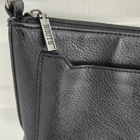 Roots black handbag - Picture 2 of 8